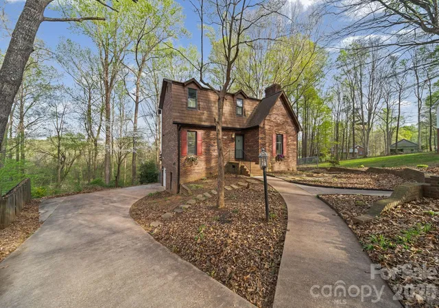 Photo 1 of Single family home for sale at 200 Maple Ct, Lexington, NC 27295 | MLS# 4390895 | Listing updated on 2026-09-22
