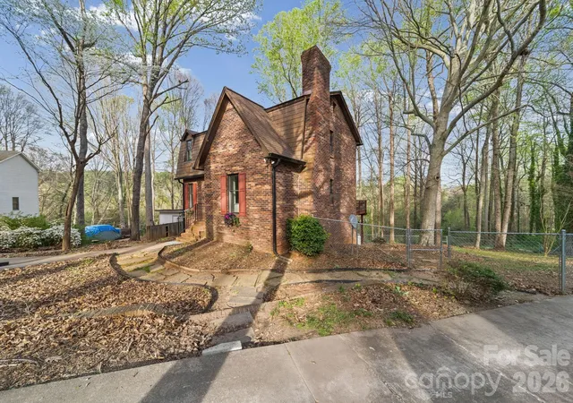 Photo 3 of Single family home for sale at 200 Maple Ct, Lexington, NC 27295 | MLS# 4390895 | Listing updated on 2026-09-22