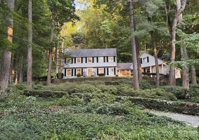 Photo 3 of Single family home for sale at 212 Estate Dr, Hendersonville, NC 28739 | MLS# 4390907 | Listing updated on 2026-09-12