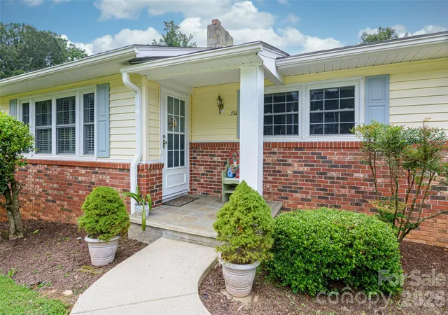 Photo 3 of Single family home for sale at 352 Cedar Ln, Arden, NC 28704 | MLS# 4391358 | Listing updated on 2026-09-22