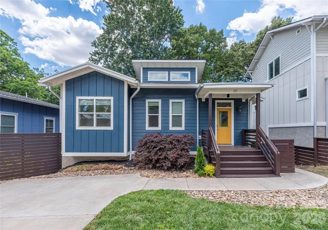 Photo 1 of Single family home for sale at 39 Hubbard Ave, Asheville, NC 28806 | MLS# 4391482 | Listing updated on 2026-10-08