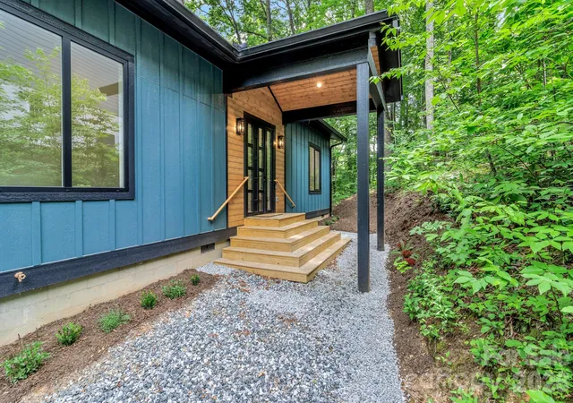 Photo 2 of Single family home for sale at 50 Sleeping Bear Ridge, Maggie Valley, NC 28751 | MLS# 4391689 | Listing updated on 2026-09-28