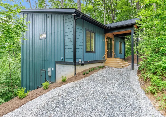 Photo 3 of Single family home for sale at 50 Sleeping Bear Ridge, Maggie Valley, NC 28751 | MLS# 4391689 | Listing updated on 2026-09-28