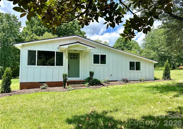 Photo 4 of Sale Pending at 908 E 1st Street, Newton, NC 28658 | MLS# 4392573 | Listing updated on 2026-09-10