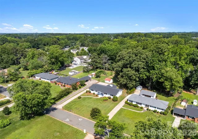 Photo 1 of Single family home for sale at 5421 Maplewood Ln, Charlotte, NC 28227 | MLS# 4392667 | Listing updated on 2026-10-07