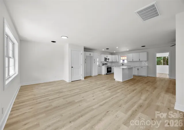 Photo 4 of Single family home for sale at 5421 Maplewood Ln, Charlotte, NC 28227 | MLS# 4392667 | Listing updated on 2026-10-07