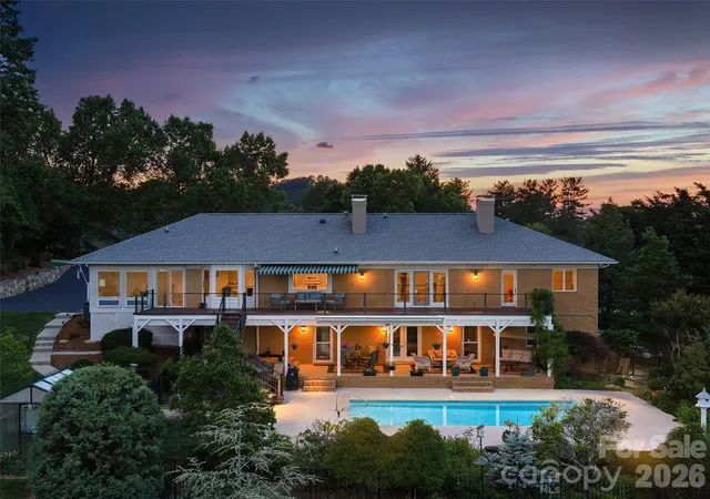 Photo 2 of Single family home for sale at 18 Thornapple Dr, Hendersonville, NC 28739 | MLS# 4393098 | Listing updated on 2026-10-05