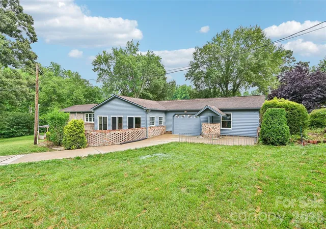 Photo 3 of Sale Pending at 1621 N Oak Dr, Shelby, NC 28150 | MLS# 4393394 | Listing updated on 2026-09-14