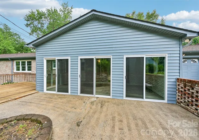 Photo 3 of Sale Pending at 1621 N Oak Dr, Shelby, NC 28150 | MLS# 4393394 | Listing updated on 2026-09-14