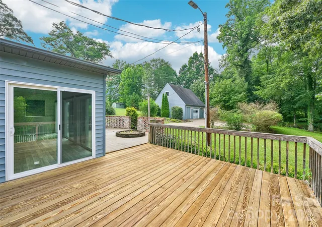 Photo 4 of Sale Pending at 1621 N Oak Dr, Shelby, NC 28150 | MLS# 4393394 | Listing updated on 2026-09-14