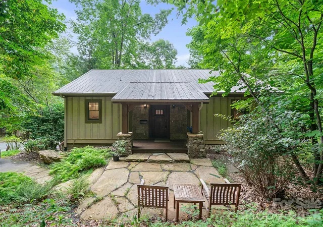 Photo 3 of Single family home for sale at 47 Falls Xing Rd, Burnsville, NC 28714 | MLS# 4393417 | Listing updated on 2026-10-02