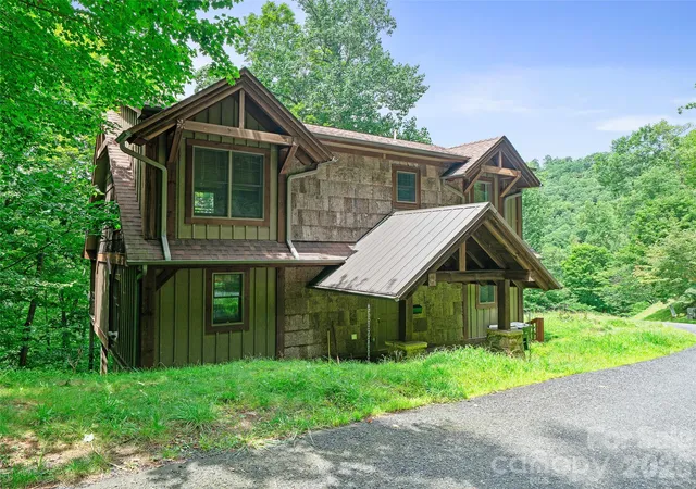 Photo 1 of Single family home for sale at 140 Falls Xing Rd, Burnsville, NC 28714 | MLS# 4393426 | Listing updated on 2026-10-02