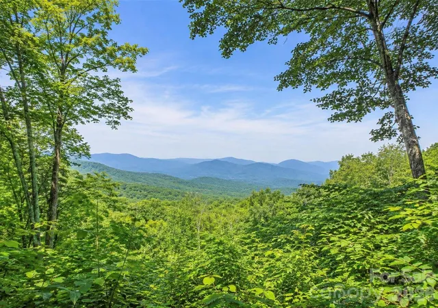 Photo 3 of Single family home for sale at 140 Falls Xing Rd, Burnsville, NC 28714 | MLS# 4393426 | Listing updated on 2026-10-08