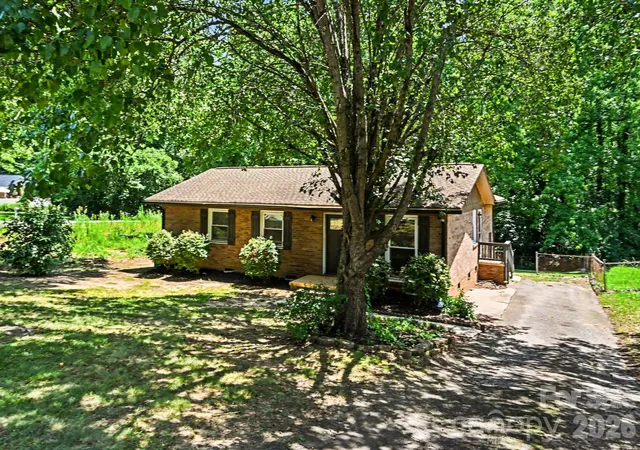Photo 2 of Single family home for sale at 1126 Claremont Rd, Charlotte, NC 28214 | MLS# 4393516 | Listing updated on 2026-09-23