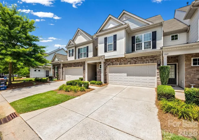 Photo 3 of Townhouse for sale at 5125 Mount Clare Ln, Charlotte, NC 28210 | MLS# 4393612 | Listing updated on 2026-09-28
