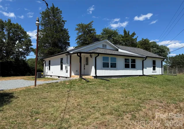 Photo 2 of Single family home for sale at 3812 Cliffside Rd, Mooresboro, NC 28114 | MLS# 4393620 | Listing updated on 2026-10-06