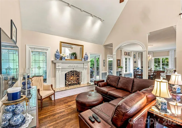 Photo 4 of Single family home for sale at 11 Tiverton Ln, Asheville, NC 28803 | MLS# 4393987 | Listing updated on 2026-10-08