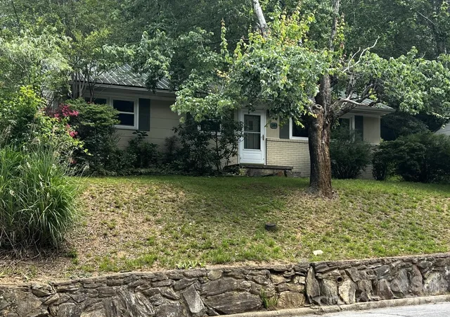Photo 1 of Single family home for sale at 184 London Rd, Asheville, NC 28803 | MLS# 4394034 | Listing updated on 2026-09-11