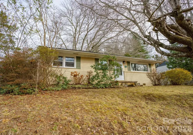 Photo 2 of Single family home for sale at 184 London Rd, Asheville, NC 28803 | MLS# 4394034 | Listing updated on 2026-09-11