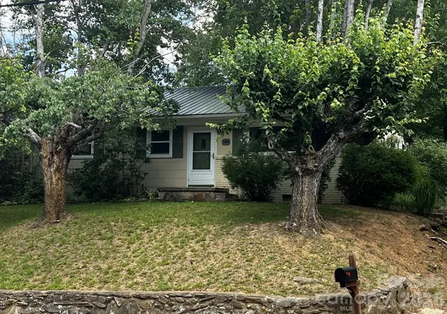 Photo 3 of Single family home for sale at 184 London Rd, Asheville, NC 28803 | MLS# 4394034 | Listing updated on 2026-09-11