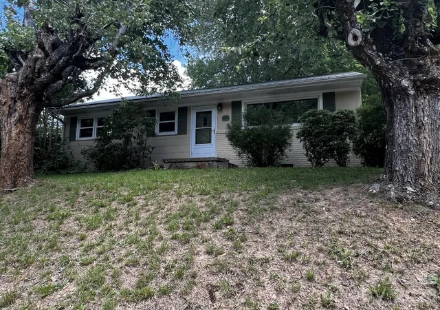 Photo 4 of Single family home for sale at 184 London Rd, Asheville, NC 28803 | MLS# 4394034 | Listing updated on 2026-09-11