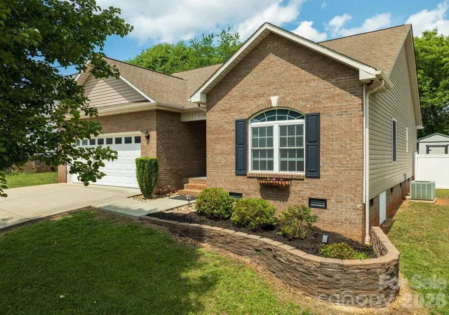 Photo 3 of Single family home for sale at 1590 Mayfair Dr, Conover, NC 28613 | MLS# 4394287 | Listing updated on 2026-09-15