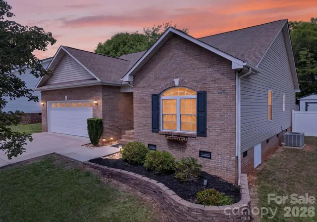Photo 3 of Single family home for sale at 1590 Mayfair Dr, Conover, NC 28613 | MLS# 4394287 | Listing updated on 2026-09-15
