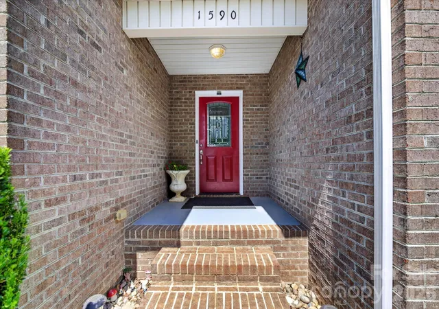Photo 4 of Single family home for sale at 1590 Mayfair Dr, Conover, NC 28613 | MLS# 4394287 | Listing updated on 2026-09-15