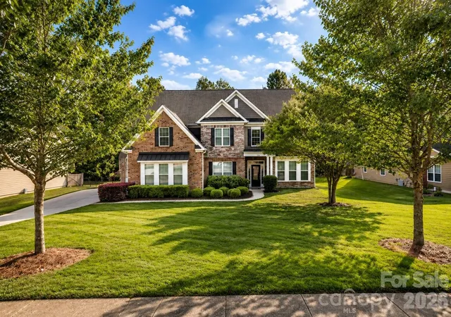 Photo 1 of Single family home for sale at 2412 Hamlet Ct, Matthews, NC 28105 | MLS# 4394300 | Listing updated on 2026-09-15