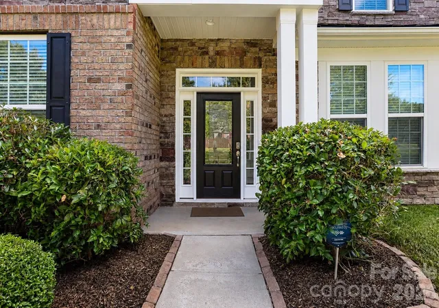 Photo 3 of Single family home for sale at 2412 Hamlet Ct, Matthews, NC 28105 | MLS# 4394300 | Listing updated on 2026-09-15