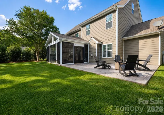 Photo 4 of Single family home for sale at 2412 Hamlet Ct, Matthews, NC 28105 | MLS# 4394300 | Listing updated on 2026-09-15