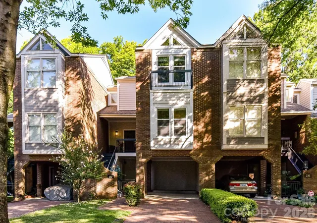 Photo 2 of Townhouse for sale at 232 S Clarkson St, Charlotte, NC 28202 | MLS# 4394302 | Listing updated on 2026-09-24