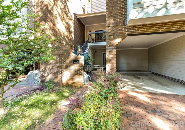 Photo 3 of Townhouse for sale at 232 S Clarkson St, Charlotte, NC 28202 | MLS# 4394302 | Listing updated on 2026-09-24