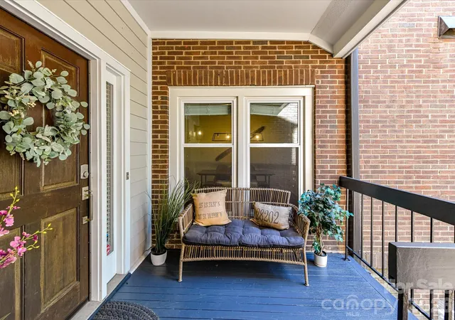 Photo 4 of Townhouse for sale at 232 S Clarkson St, Charlotte, NC 28202 | MLS# 4394302 | Listing updated on 2026-10-24
