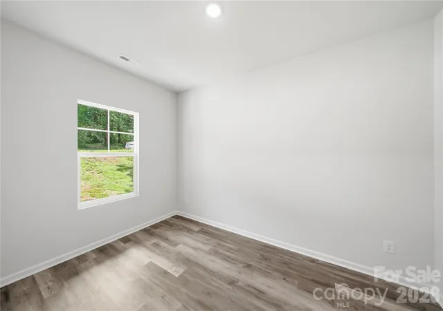 Photo 3 of Single family home for sale at 470 Woodberry Dr, Mooresville, NC 28115 | MLS# 4394705 | Listing updated on 2026-09-18