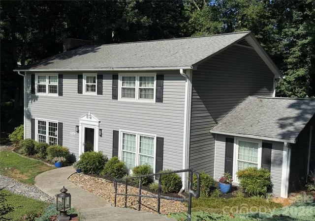 Photo 2 of Single family home for sale at 3755 21st Street Ne, Hickory, NC 28601 | MLS# 4395380 | Listing updated on 2026-09-14