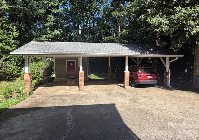 Photo 3 of Single family home for sale at 3755 21st Street NE, Hickory, NC 28601 | MLS# 4395380 | Listing updated on 2026-09-14