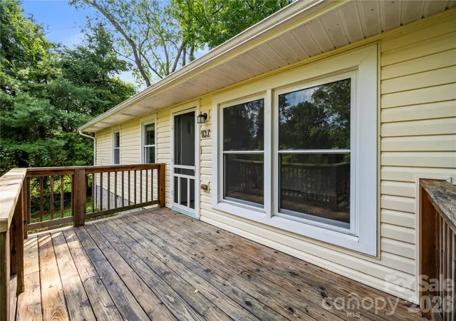 Photo 1 of Single family home for sale at 107 Wilshire Dr, Asheville, NC 28806 | MLS# 4395631 | Listing updated on 2026-09-13