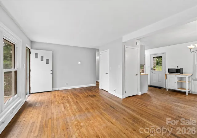 Photo 3 of Single family home for sale at 107 Wilshire Dr, Asheville, NC 28806 | MLS# 4395631 | Listing updated on 2026-09-13