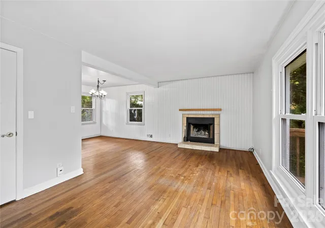Photo 4 of Single family home for sale at 107 Wilshire Dr, Asheville, NC 28806 | MLS# 4395631 | Listing updated on 2026-09-13