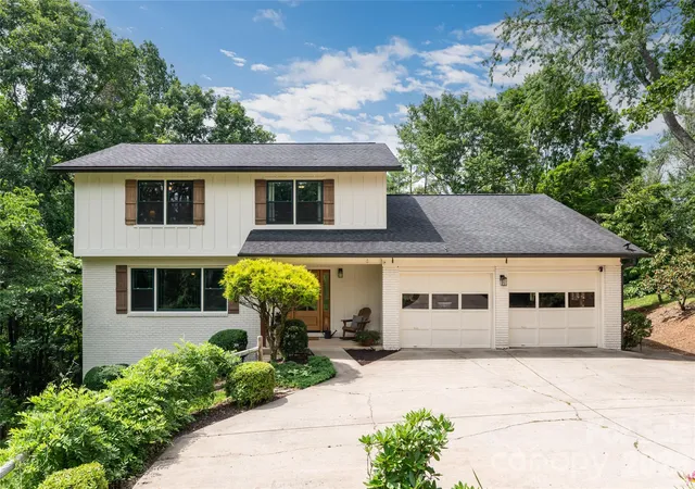 Photo 1 of Single family home for sale at 24 Audubon Dr, Asheville, NC 28804 | MLS# 4395786 | Listing updated on 2026-10-05