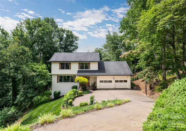 Photo 2 of Single family home for sale at 24 Audubon Dr, Asheville, NC 28804 | MLS# 4395786 | Listing updated on 2026-10-05