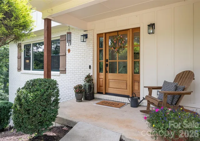 Photo 4 of Single family home for sale at 24 Audubon Dr, Asheville, NC 28804 | MLS# 4395786 | Listing updated on 2026-10-05