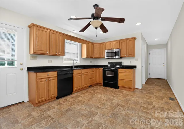 Photo 3 of Single family home for sale at 221 S Potter Rd, Lancaster, SC 29720 | MLS# 4396108 | Listing updated on 2026-10-20