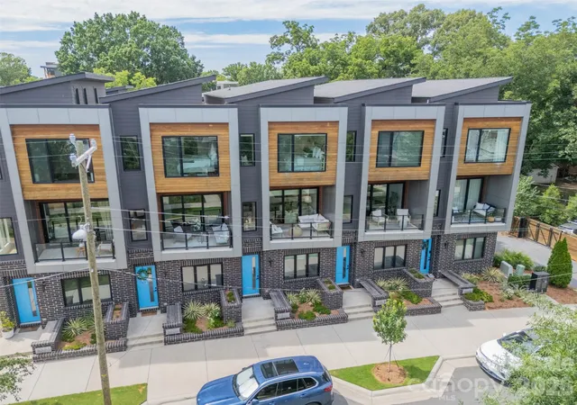 Townhouse for sale at 3305 Spencer St, Charlotte, NC 28205 | MLS# 4396117