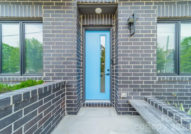 Photo 2 of Townhouse for sale at 3305 Spencer St, Charlotte, NC 28205 | MLS# 4396117 | Listing updated on 2026-10-07
