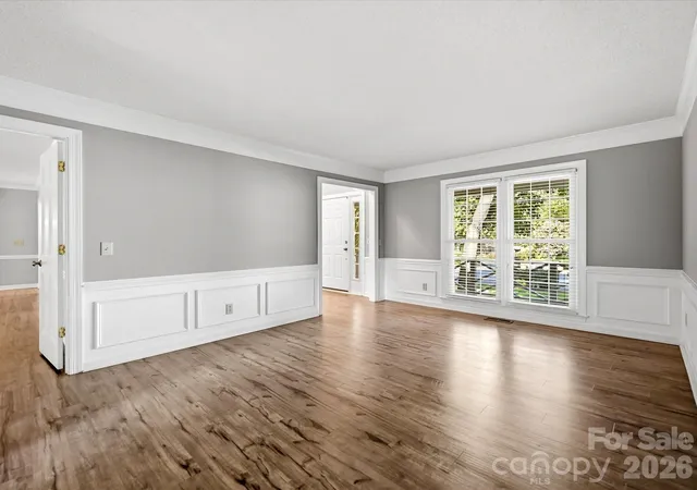 Photo 3 of Sale Pending at 12903 Fallcross Ct, Huntersville, NC 28078 | MLS# 4396287 | Listing updated on 2026-10-04
