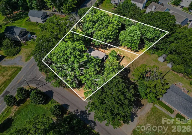 Photo 2 of Sale Pending at 3625 Kelly Rd, Charlotte, NC 28216 | MLS# 4396452 | Listing updated on 2026-09-15