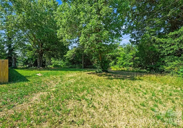 Photo 3 of Sale Pending at 3625 Kelly Rd, Charlotte, NC 28216 | MLS# 4396452 | Listing updated on 2026-09-15