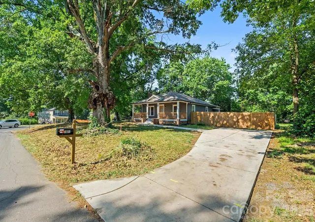 Photo 3 of Sale Pending at 1601 Lawing Rd, Charlotte, NC 28216 | MLS# 4396468 | Listing updated on 2026-09-15